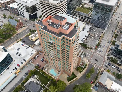 $1,550,000 | 8025 Maryland Avenue, Unit 10E, St. Louis, MO 63105