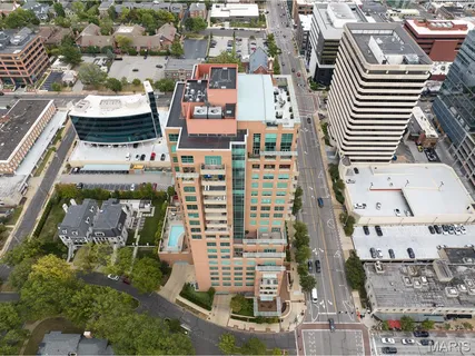 $1,550,000 | 8025 Maryland Avenue, Unit 10E, St. Louis, MO 63105