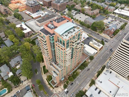 $1,550,000 | 8025 Maryland Avenue, Unit 10E, St. Louis, MO 63105