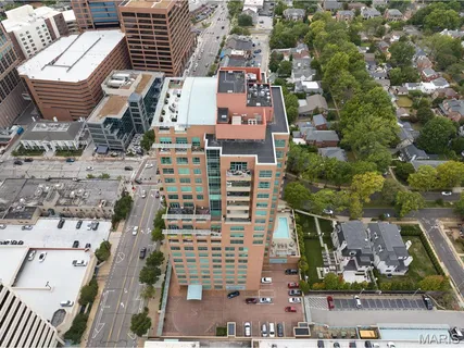 $1,550,000 | 8025 Maryland Avenue, Unit 10E, St. Louis, MO 63105