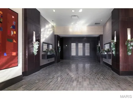 $1,550,000 | 8025 Maryland Avenue, Unit 10E, St. Louis, MO 63105