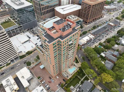 $1,550,000 | 8025 Maryland Avenue, Unit 10E, St. Louis, MO 63105