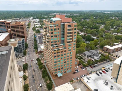 $1,550,000 | 8025 Maryland Avenue, Unit 10E, St. Louis, MO 63105