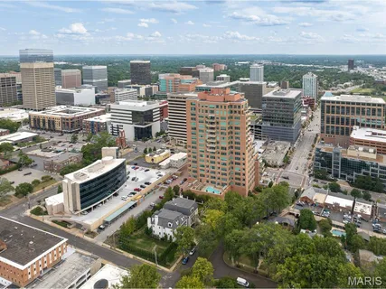 $1,550,000 | 8025 Maryland Avenue, Unit 10E, St. Louis, MO 63105