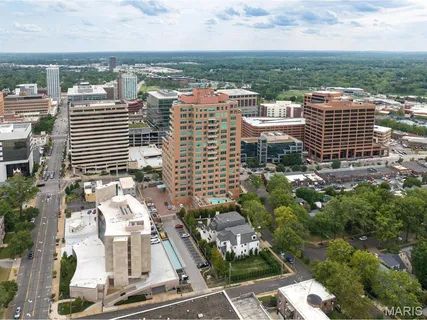 $1,550,000 | 8025 Maryland Avenue, Unit 10E, St. Louis, MO 63105