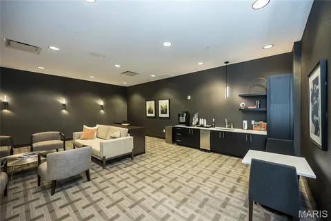 $1,550,000 | 8025 Maryland Avenue, Unit 10E, St. Louis, MO 63105