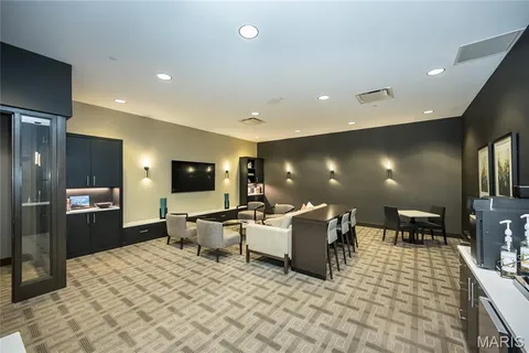 $1,550,000 | 8025 Maryland Avenue, Unit 10E, St. Louis, MO 63105