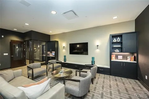 $1,550,000 | 8025 Maryland Avenue, Unit 10E, St. Louis, MO 63105