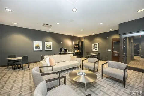 $1,550,000 | 8025 Maryland Avenue, Unit 10E, St. Louis, MO 63105