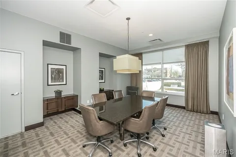 $1,550,000 | 8025 Maryland Avenue, Unit 10E, St. Louis, MO 63105