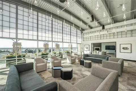 $1,550,000 | 8025 Maryland Avenue, Unit 10E, St. Louis, MO 63105