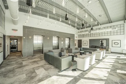 $1,550,000 | 8025 Maryland Avenue, Unit 10E, St. Louis, MO 63105