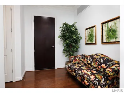 $1,550,000 | 8025 Maryland Avenue, Unit 10E, St. Louis, MO 63105