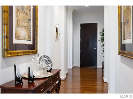 $1,550,000 | 8025 Maryland Avenue, Unit 10E, St. Louis, MO 63105