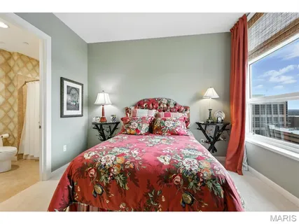 $1,550,000 | 8025 Maryland Avenue, Unit 10E, St. Louis, MO 63105