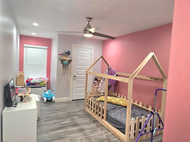 a view of an entryway with hardwood floor and a ceiling fan
