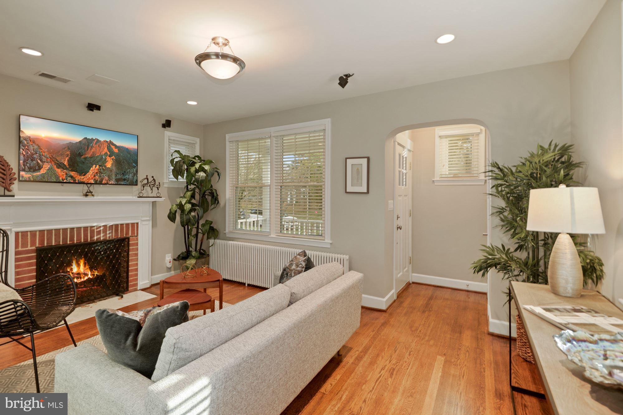 4107 Fessenden Street Northwest Washington, DC 20016 - Photo 9 of 52 Oak Floors