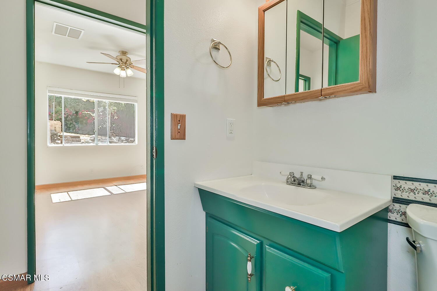 263 Brook Road Newbury Park, CA 91320 - Photo 20 of 44 gShared Bath2