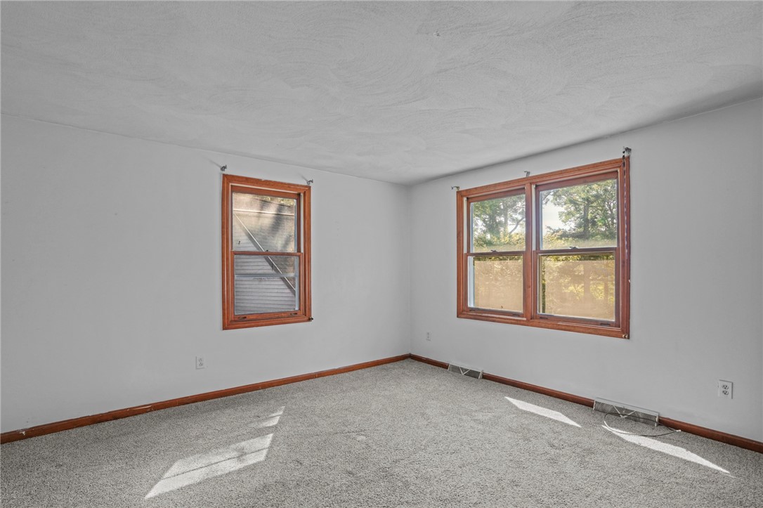 125 Lewis Farm Road Coventry, RI 02827 - Photo 14 of 50