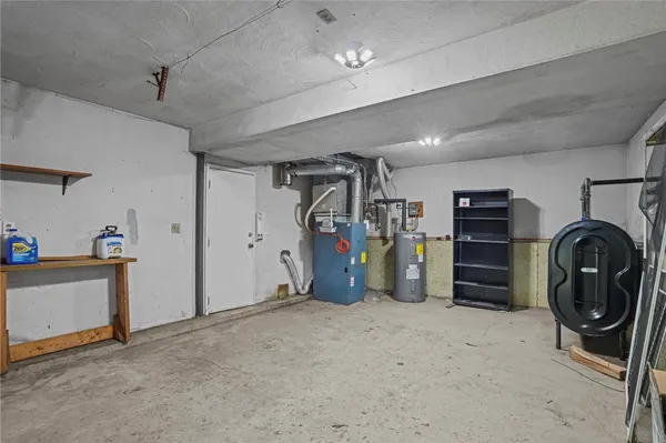 $3,000 | 125 Lewis Farm Road, Coventry, RI 02827