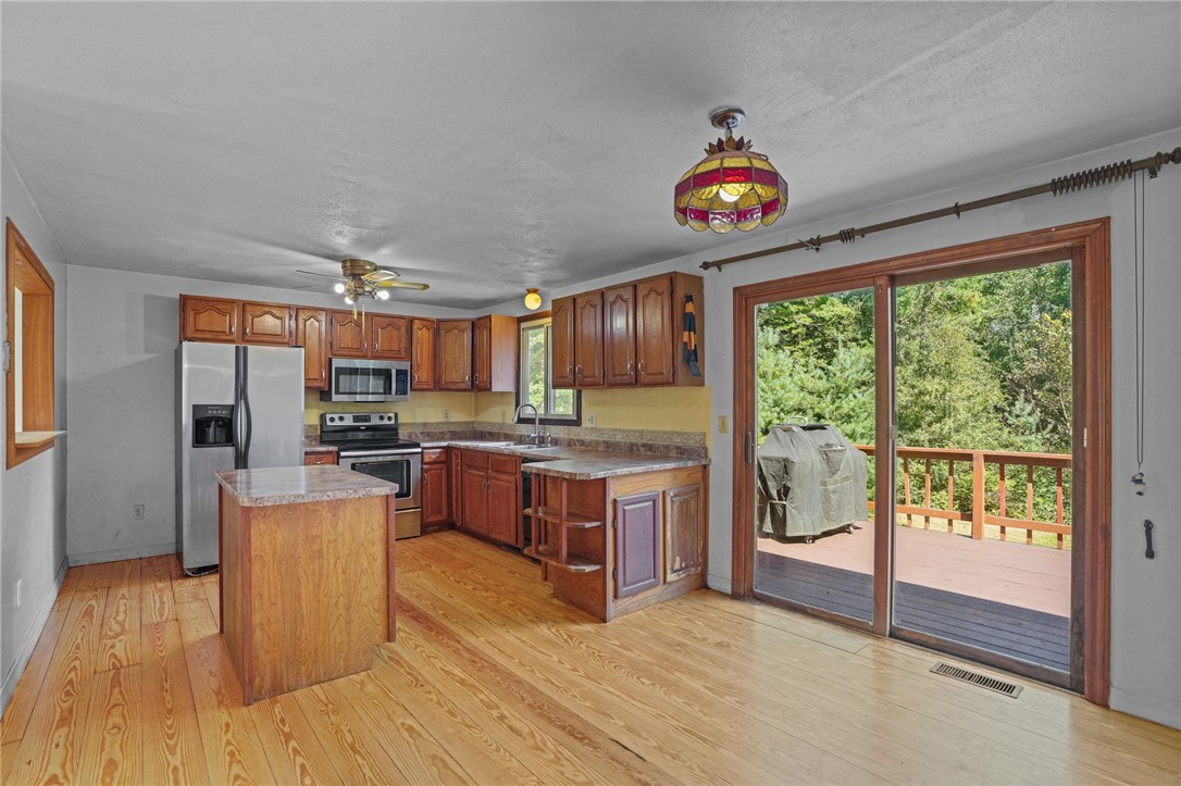 125 Lewis Farm Road Coventry, RI 02827 - Photo 7 of 50