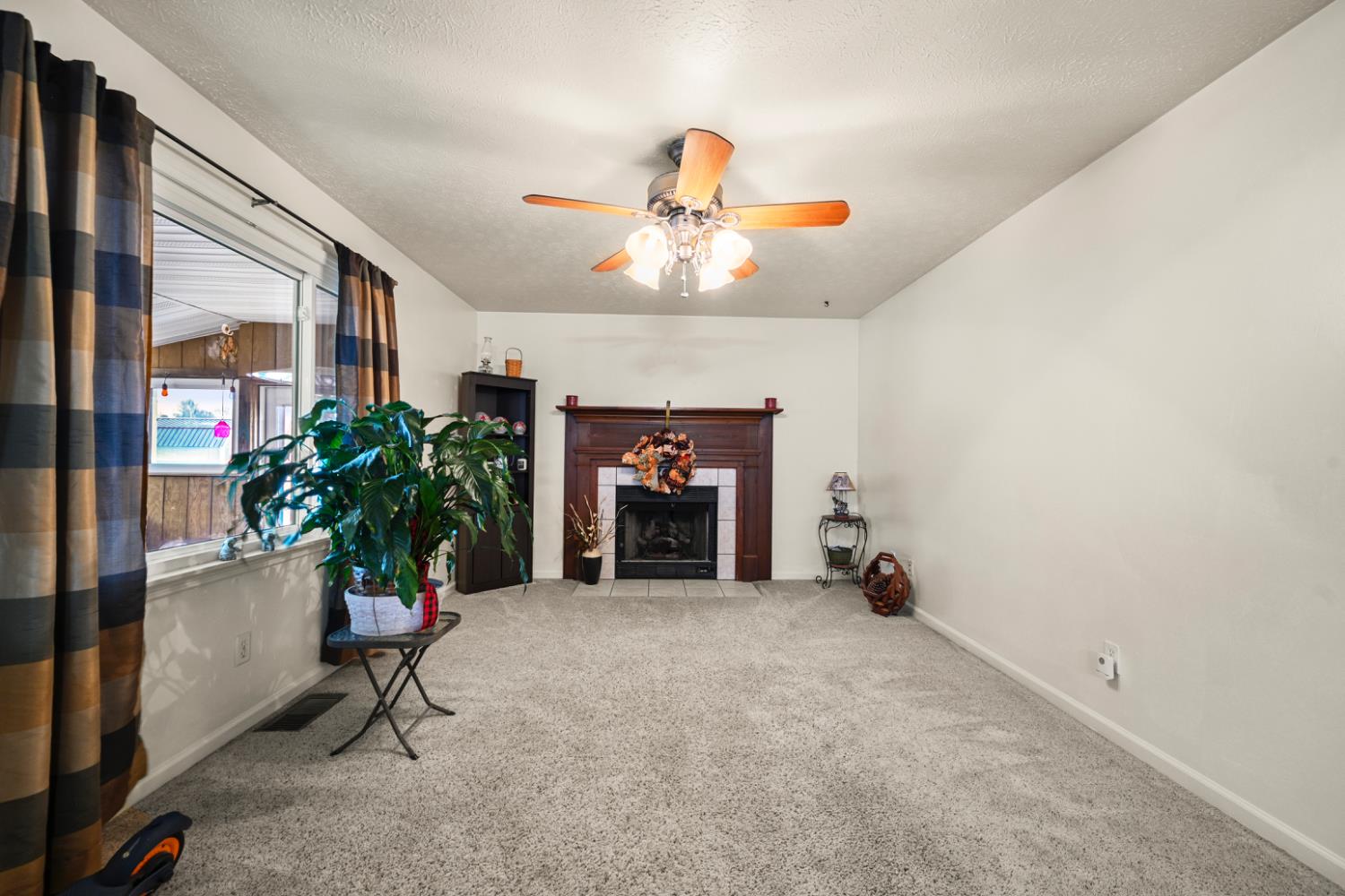 526 Hellers Trail Milan, IN 47031 - Photo 27 of 51 Family room