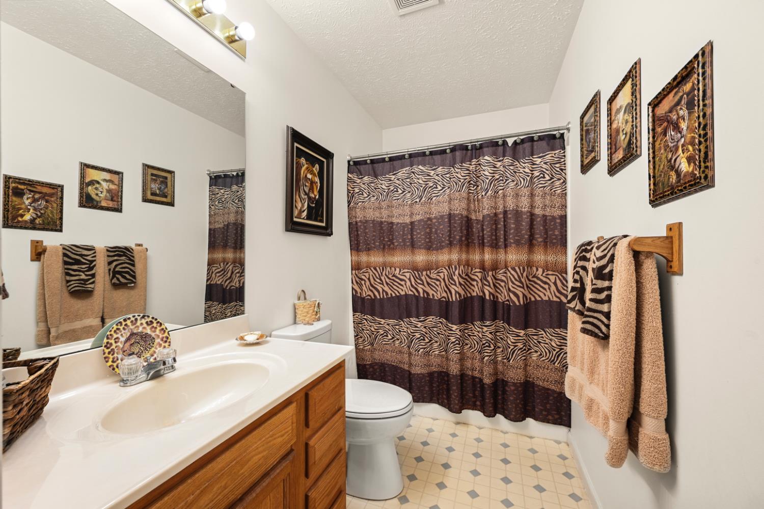 526 Hellers Trail Milan, IN 47031 - Photo 39 of 51 2nd floor full bath