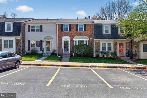 $555,000 | 4867 Nash Drive, Fairfax, VA 22032