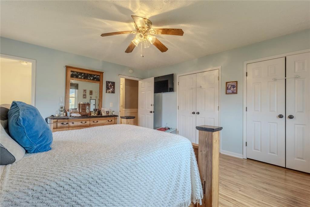 160 Highway 320 Carnesville, GA 30521 - Photo 15 of 68 a bed room with a bed and a chandelier