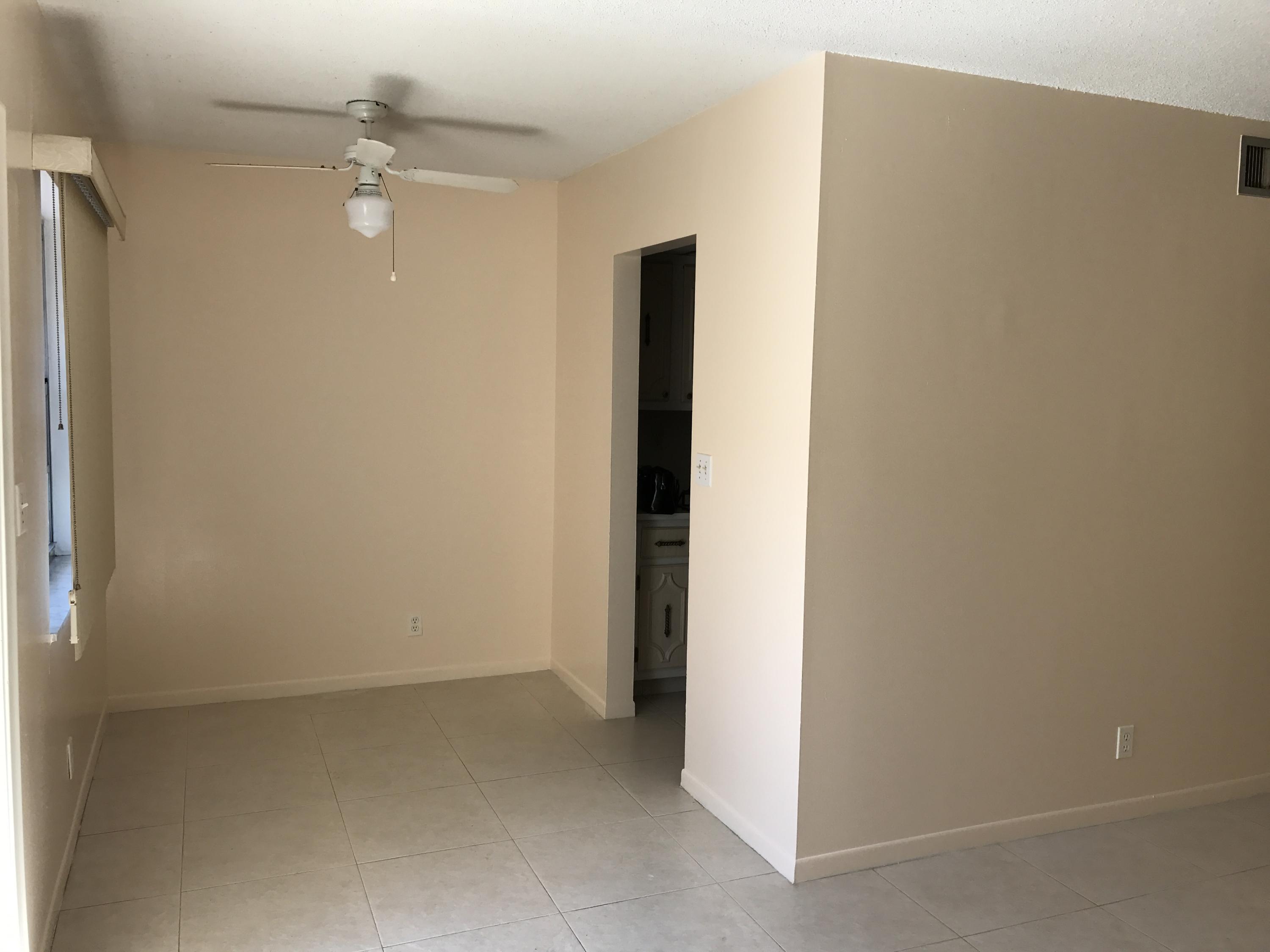 1230 Old Boynton Road, Unit 209 Boynton Beach, FL 33426 - Photo 3 of 6 Dinaing Room
