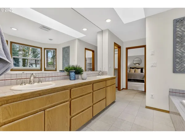 $714,900 | 5778 Southeast McNary Road, Milwaukie, OR 97267