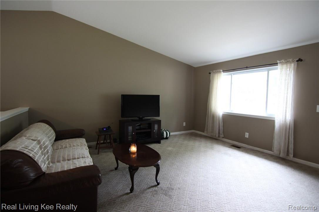 3331 Gerald Avenue Rochester, MI 48307 - Photo 5 of 23 IMG_8685.JPG