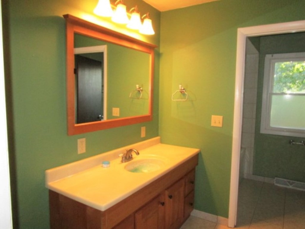 6736 North Post Oak Road Peoria, IL 61615 - Photo 11 of 20 Gallery Image 11
