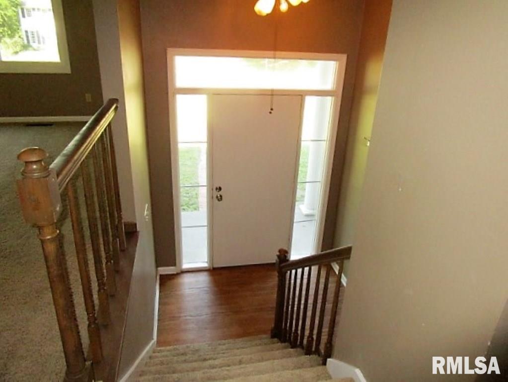 6736 North Post Oak Road Peoria, IL 61615 - Photo 3 of 20 Gallery Image 3