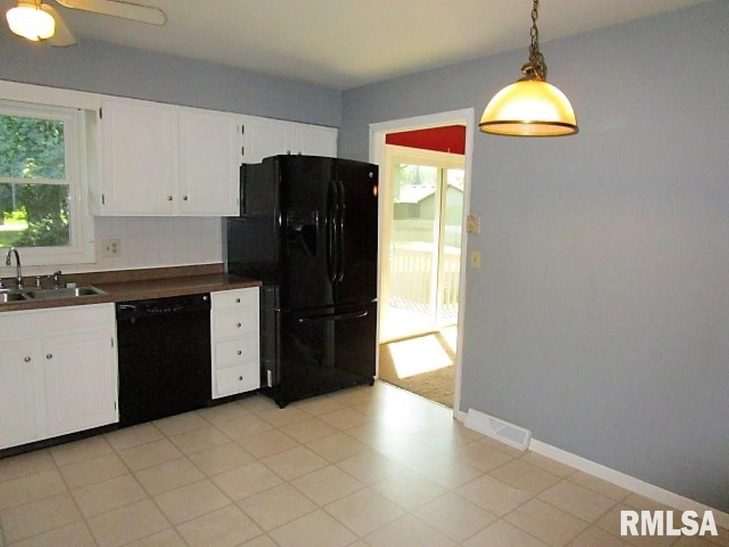 6736 North Post Oak Road Peoria, IL 61615 - Photo 7 of 20 Gallery Image 7