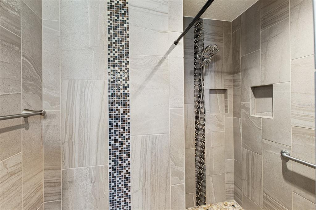 11202 Roz Way Oxford, FL 34484 - Photo 26 of 44 a bathroom with a shower and a bathtub