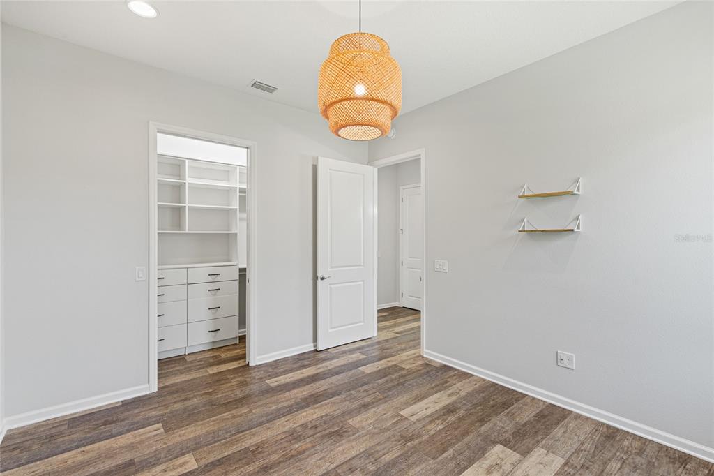 11202 Roz Way Oxford, FL 34484 - Photo 31 of 44 an empty room with closet and mirror