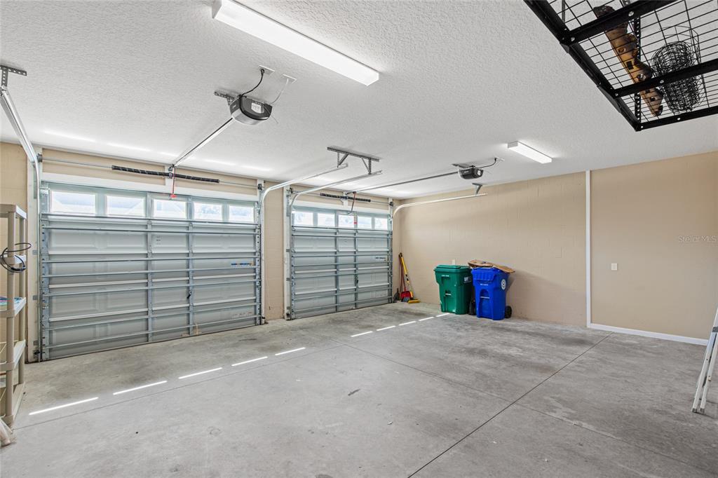 11202 Roz Way Oxford, FL 34484 - Photo 38 of 44 a view of a garage