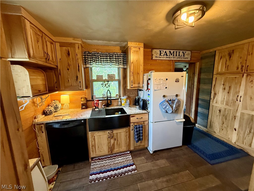 452 Niles Cortland Road Southeast Warren, OH 44484 - Photo 2 of 9