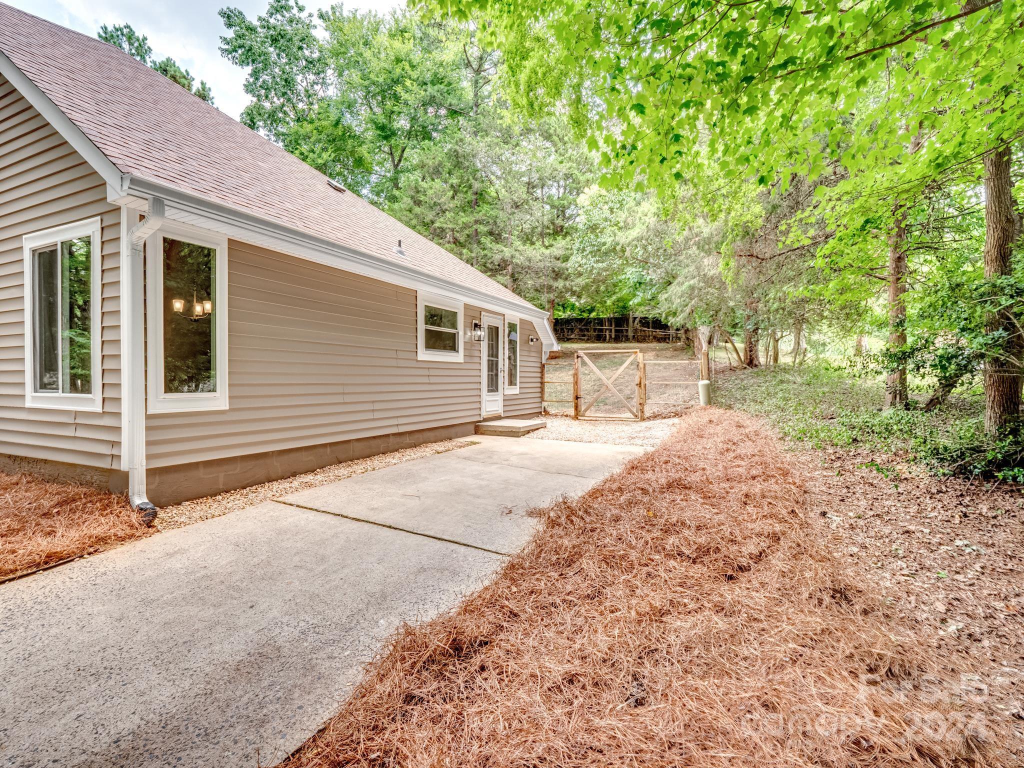 8219 Rittenhouse Circle Charlotte, NC 28270 - Photo 38 of 46 Gallery Image 38