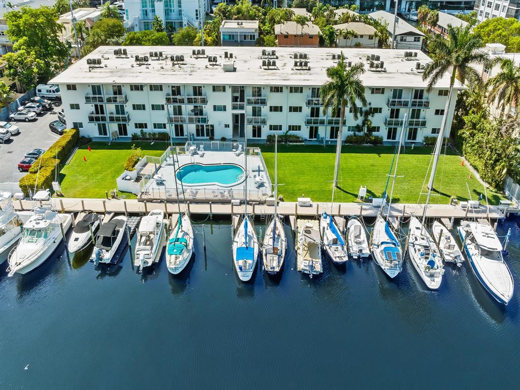 1475 Southeast 15th Street, Unit 311 Fort Lauderdale, FL 33316 - Photo 16 of 19 a table with chairs and a table with potted plants