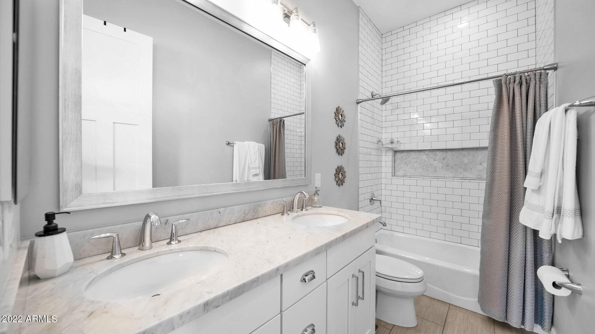 8723 North 9th Avenue Phoenix, AZ 85021 - Photo 12 of 39 Bathroom 3 with Dual Sinks