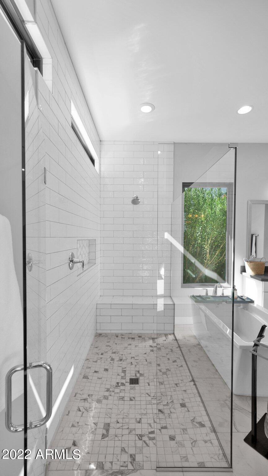 8723 North 9th Avenue Phoenix, AZ 85021 - Photo 22 of 39 Huge Primary Shower