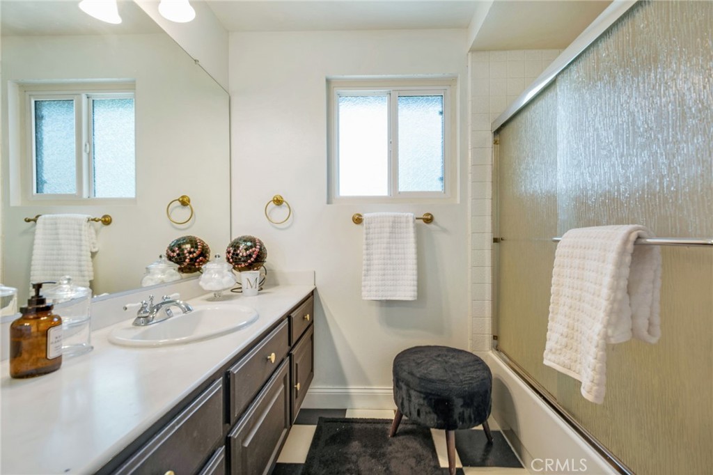 109 Cinnamon Ridge Road Brea, CA 92821 - Photo 39 of 67 Upstairs guest full bathroom.