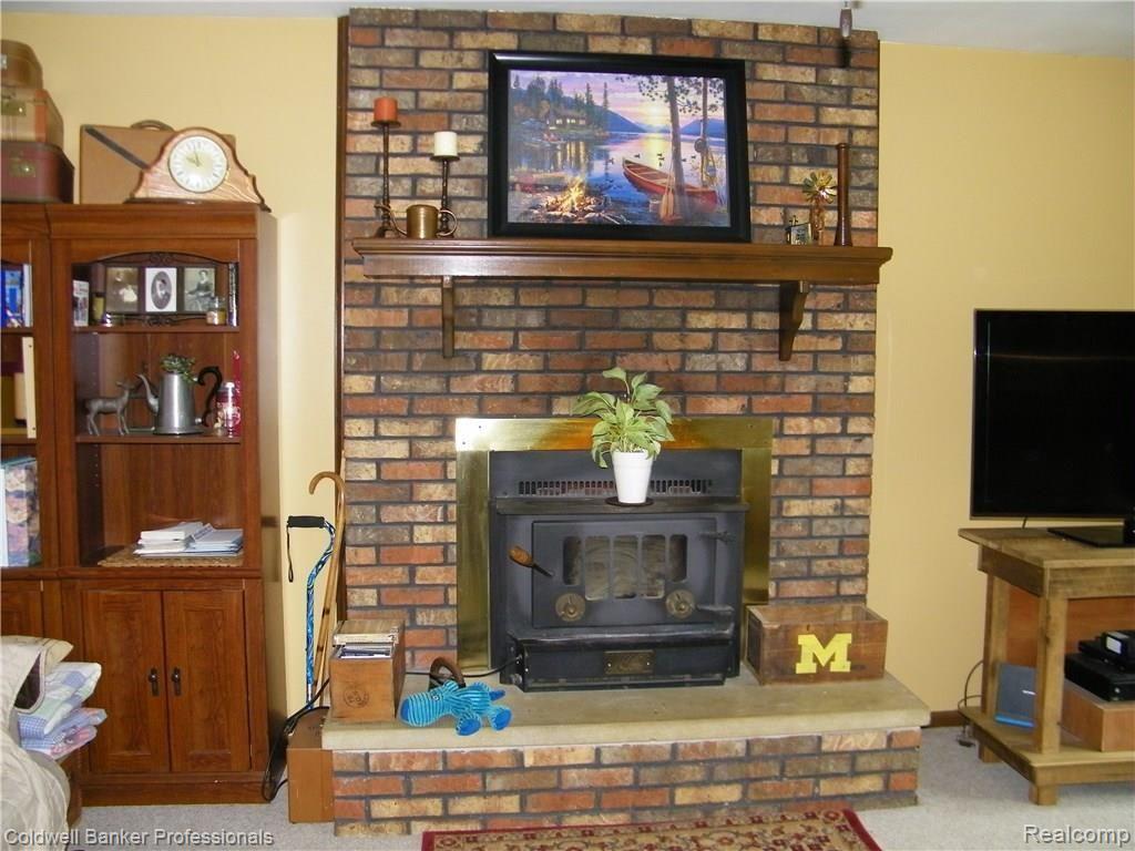 6040 Old State Road North Branch, MI 48461 - Photo 4 of 31 100_4548.jpg