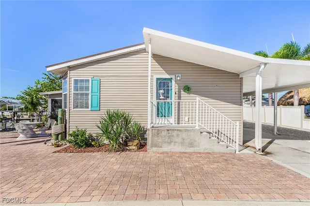 $340,500 | 5025 Curlew Drive, St. James City, FL 33956