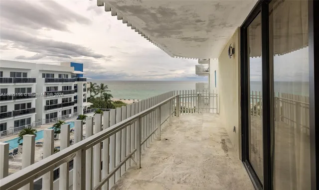 $1,100,000 | 6061 Collins Avenue, Unit 7D, Miami Beach, FL 33140