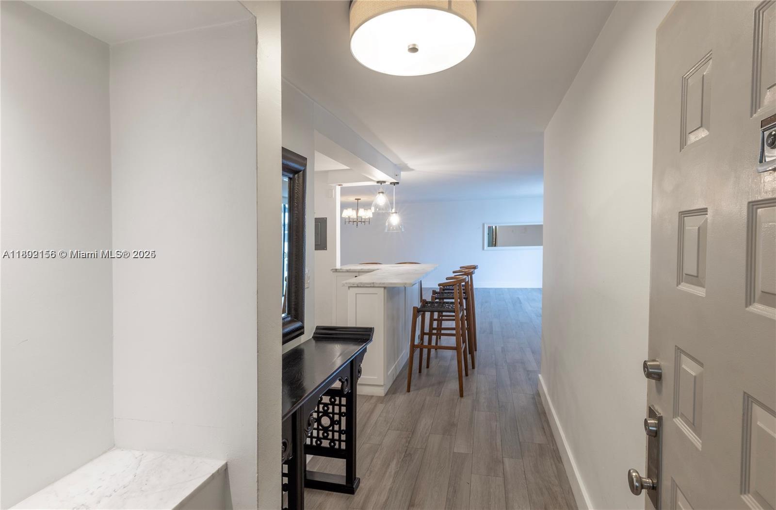 6061 Collins Avenue, Unit 7D Miami Beach, FL 33140 - Photo 15 of 39