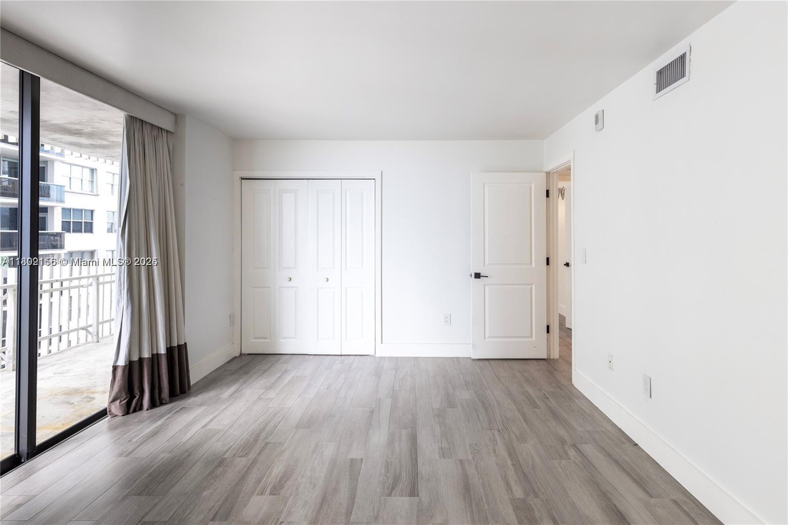 6061 Collins Avenue, Unit 7D Miami Beach, FL 33140 - Photo 18 of 39