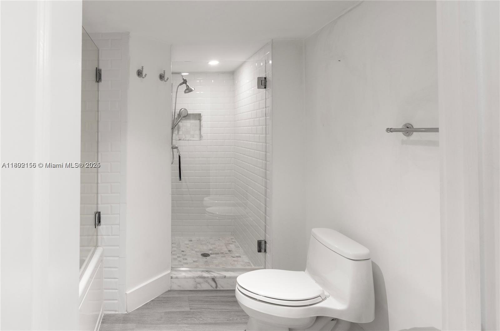 6061 Collins Avenue, Unit 7D Miami Beach, FL 33140 - Photo 20 of 39